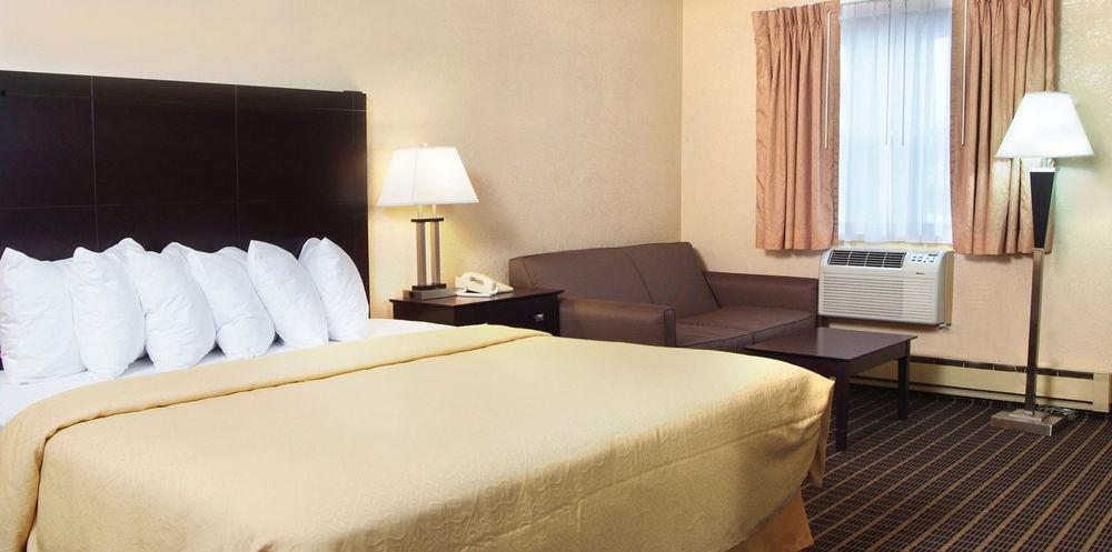 Quality Inn & Suites Big Rapids Near University מראה חיצוני תמונה