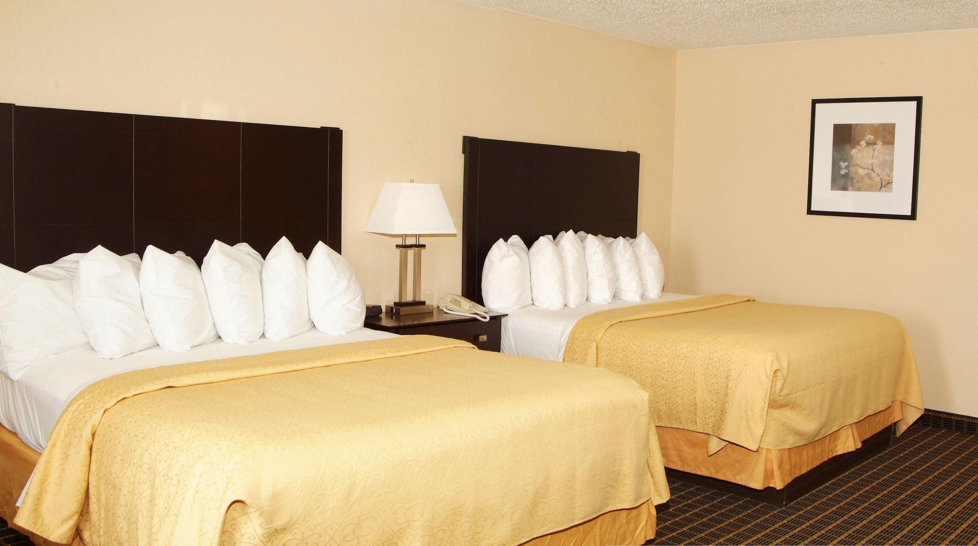 Quality Inn & Suites Big Rapids Near University מראה חיצוני תמונה