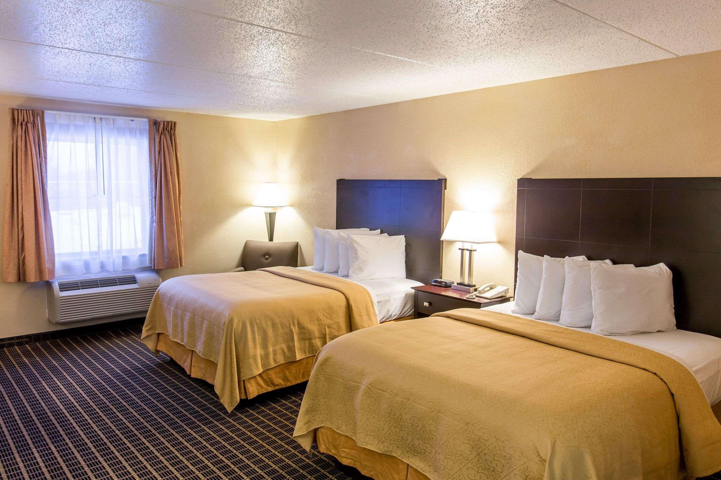 Quality Inn & Suites Big Rapids Near University מראה חיצוני תמונה