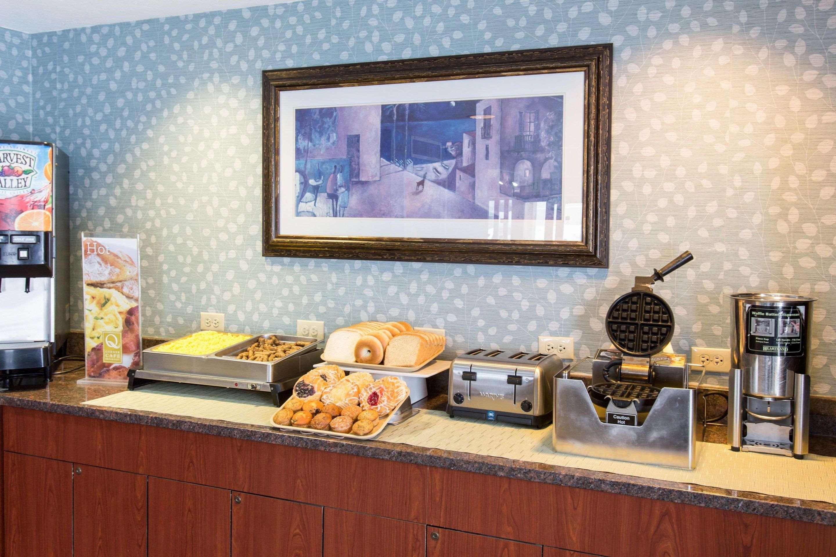 Quality Inn & Suites Big Rapids Near University מראה חיצוני תמונה