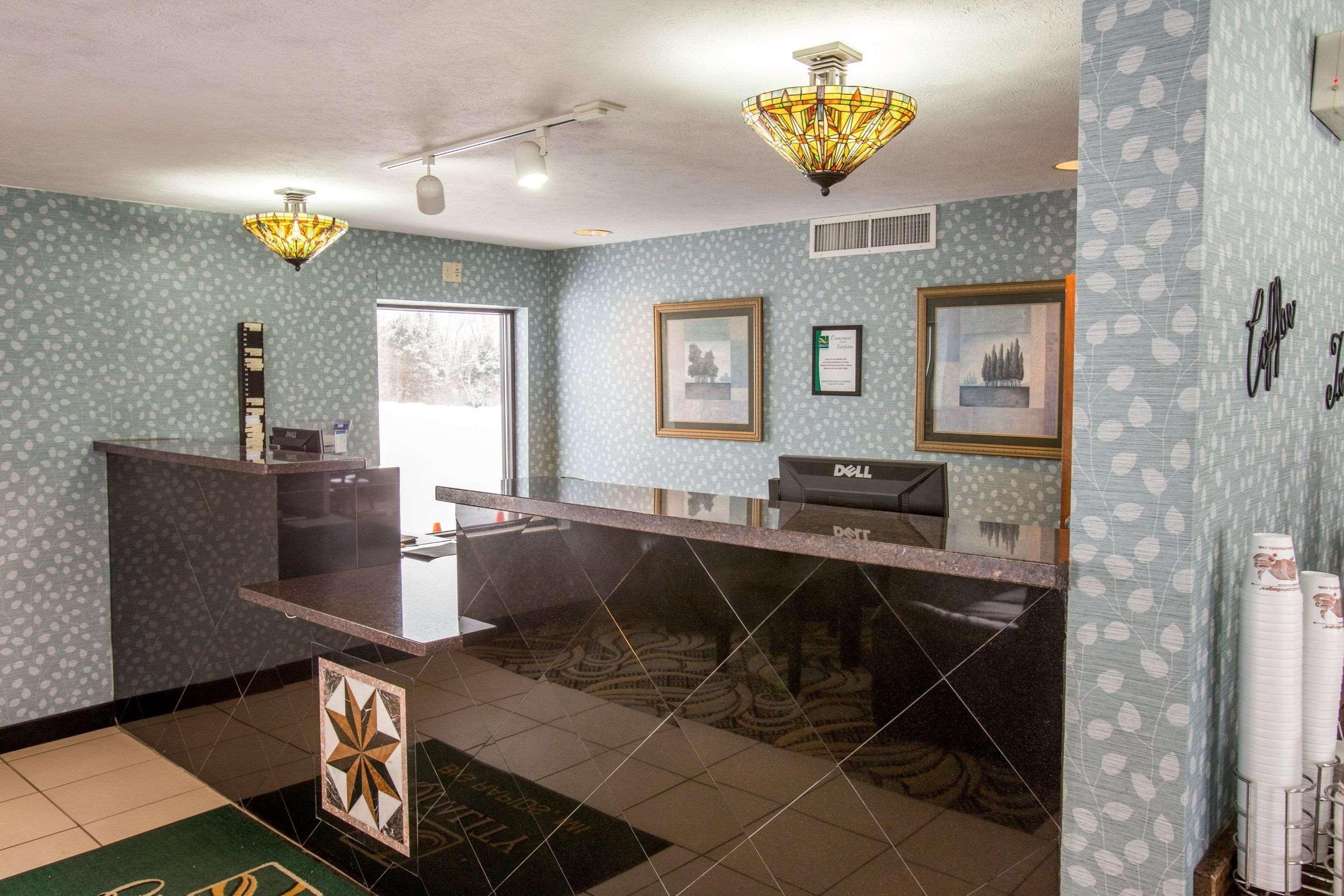Quality Inn & Suites Big Rapids Near University מראה חיצוני תמונה