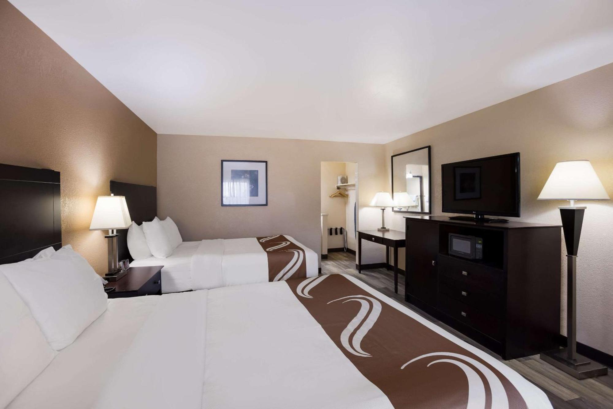 Quality Inn & Suites Big Rapids Near University מראה חיצוני תמונה