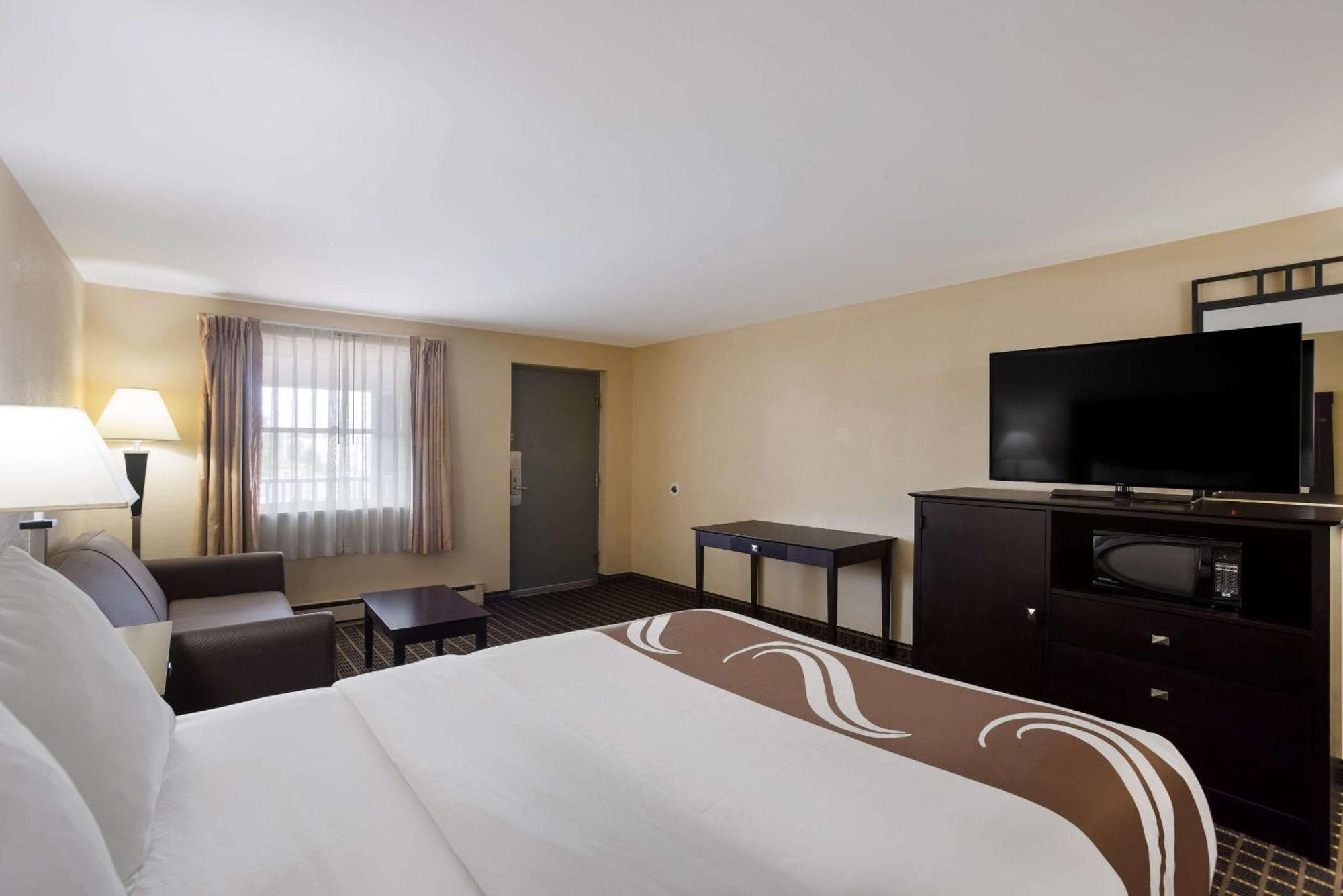 Quality Inn & Suites Big Rapids Near University מראה חיצוני תמונה
