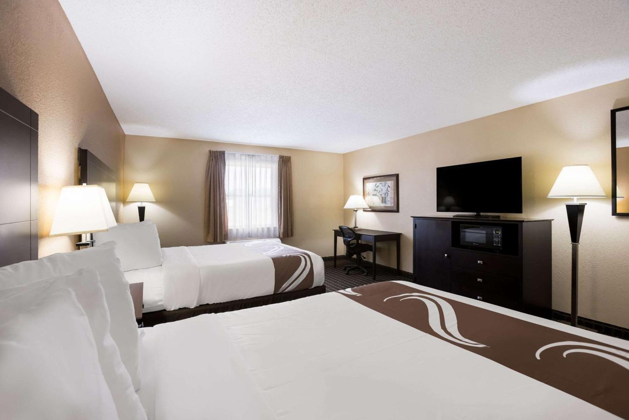 Quality Inn & Suites Big Rapids Near University מראה חיצוני תמונה