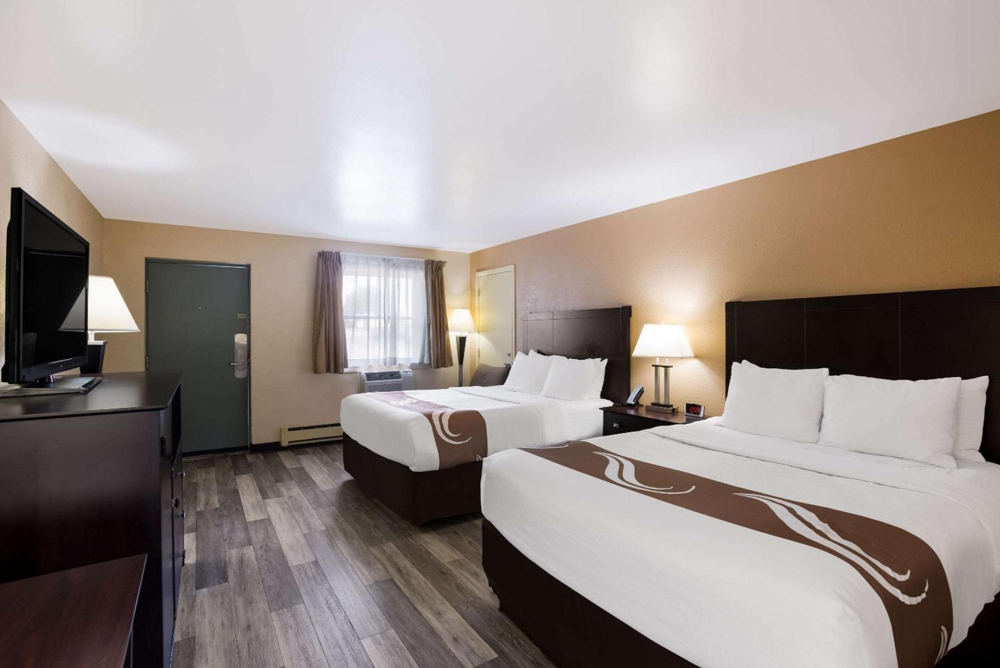 Quality Inn & Suites Big Rapids Near University מראה חיצוני תמונה