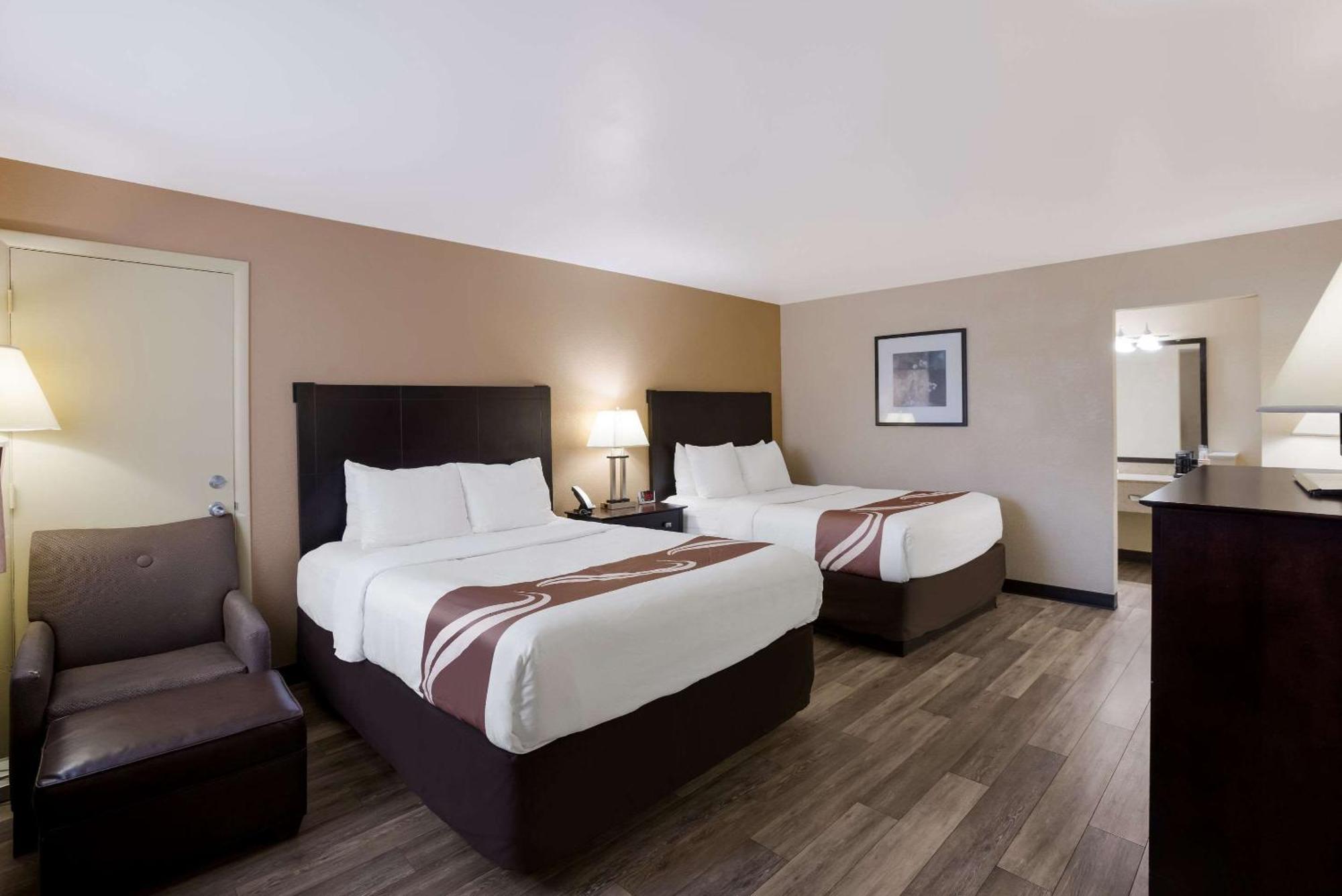 Quality Inn & Suites Big Rapids Near University מראה חיצוני תמונה