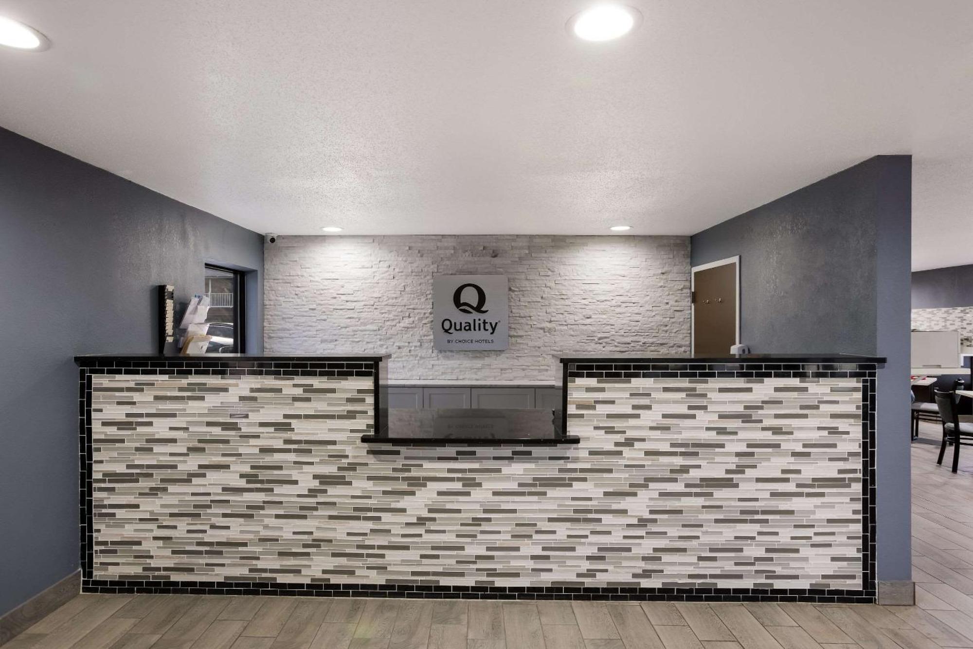 Quality Inn & Suites Big Rapids Near University מראה חיצוני תמונה