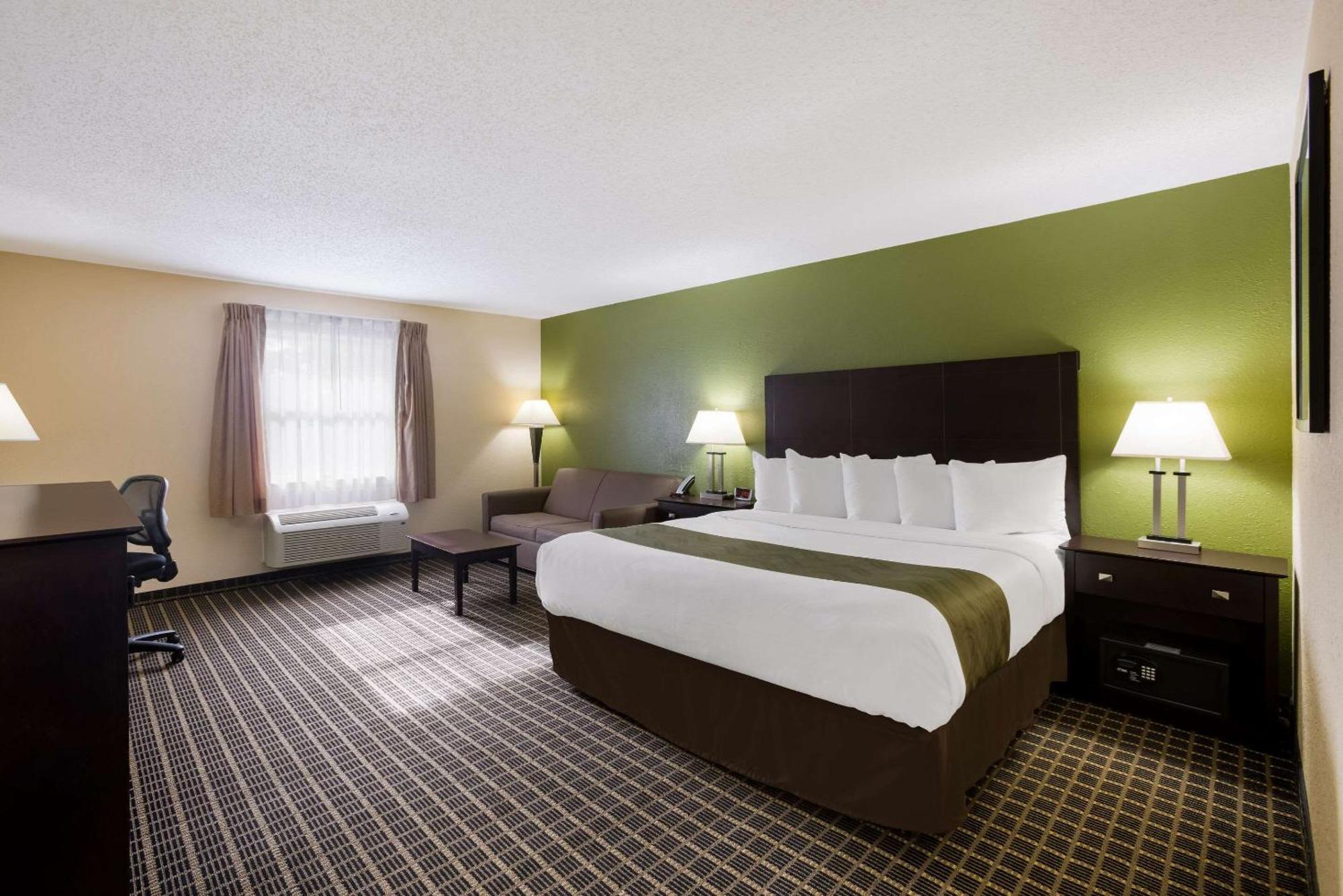 Quality Inn & Suites Big Rapids Near University מראה חיצוני תמונה