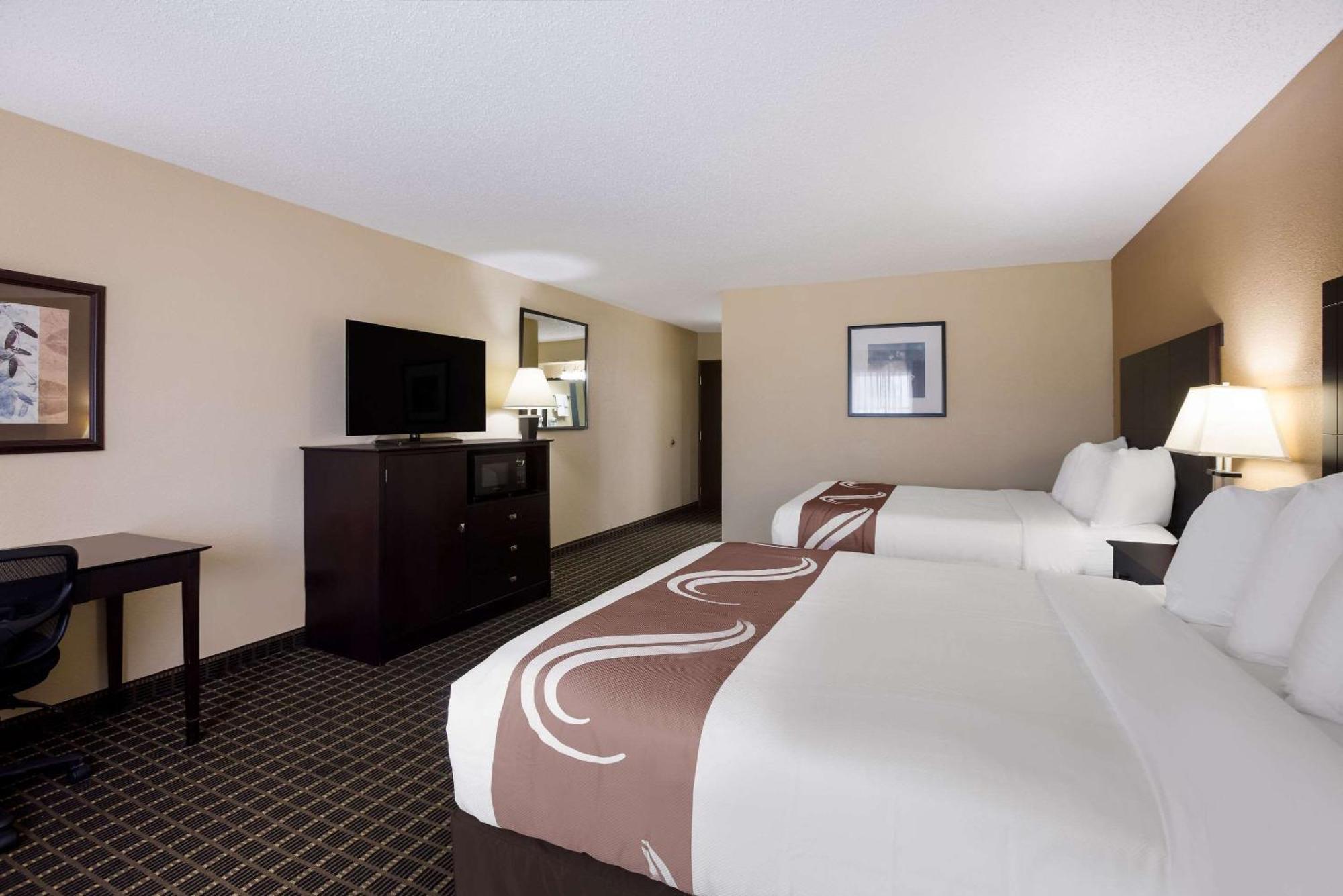 Quality Inn & Suites Big Rapids Near University מראה חיצוני תמונה