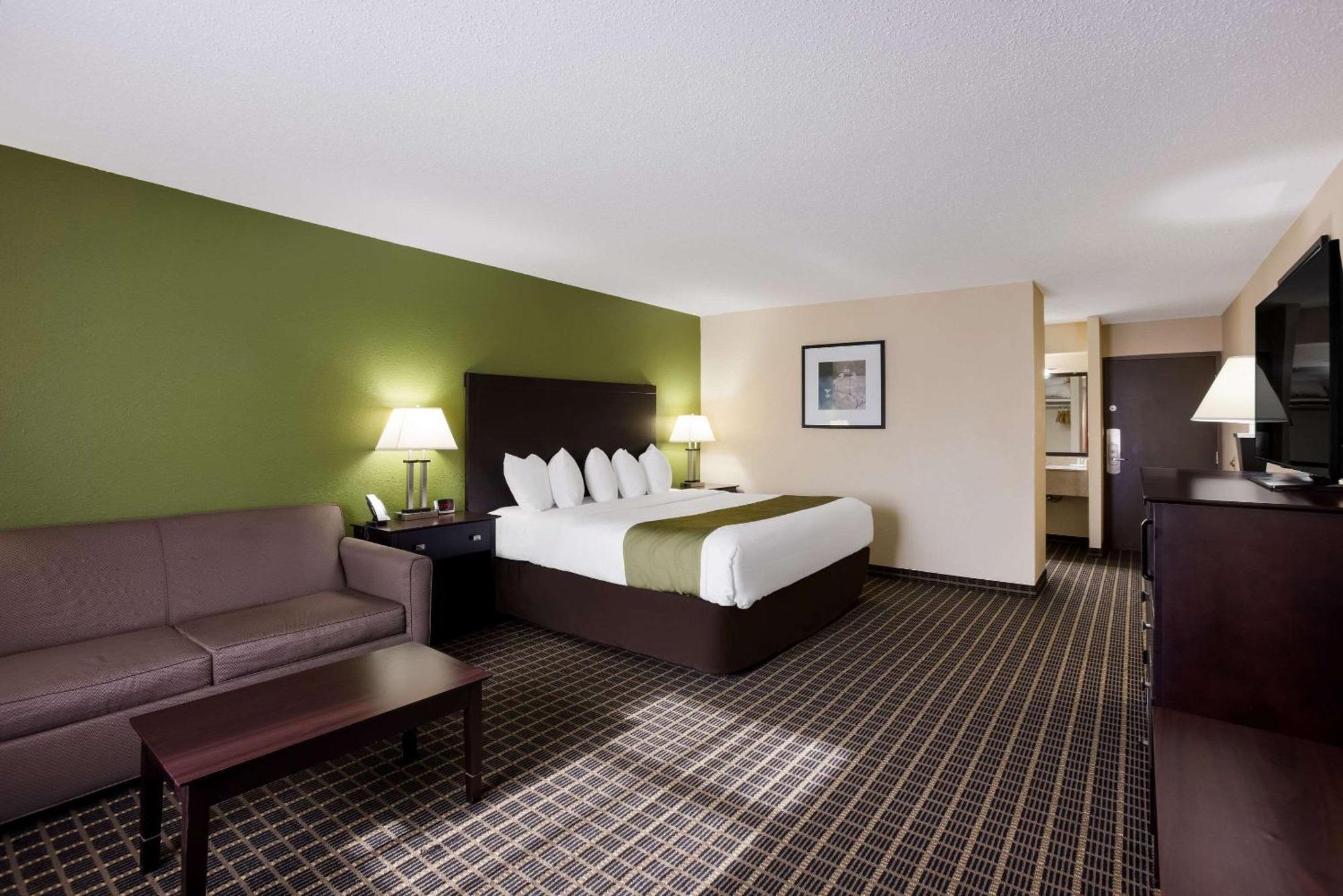 Quality Inn & Suites Big Rapids Near University מראה חיצוני תמונה